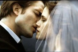 Ma cà rồng Edward kết hôn với Bella