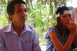 Mẫu thuẫn vì dọn đường đi, vác dao chém lìa cổ hàng xóm