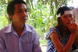 Mẫu thuẫn vì dọn đường đi, vác dao chém lìa cổ hàng xóm