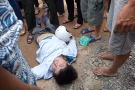 Cướp tiệm vàng, bị dân vây đánh bất tỉnh