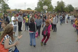 Đóng cửa trường học vì tin báo đe dọa nổ súng