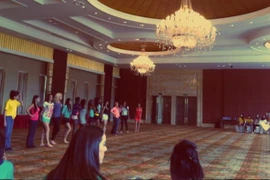 "Lộ" ảnh người đẹp Miss World tập dượt cho giây phút đăng quang