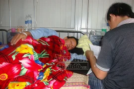 Vô cớ bị hàng xóm dùng ống tuýp đánh trọng thương