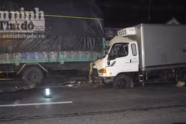 Xe tải húc đuôi nhau, 4 người thương vong