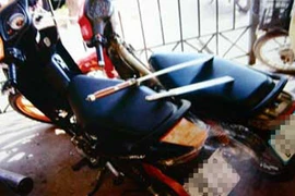 Truy tìm hai đối tượng dùng gậy cướp xe máy