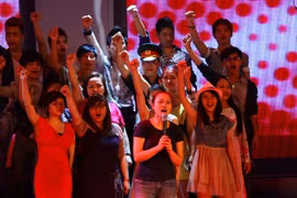 Khánh Linh khoe đội hợp xướng