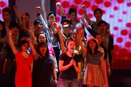 Khánh Linh khoe đội hợp xướng