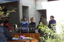 Bị chồng đè đánh, vợ vùng dậy, dùng dao chém chết chồng