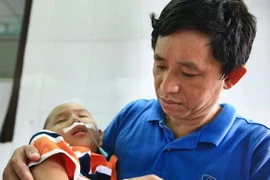 Điều trị miễn phí cho con trai chiến sĩ Nhà giàn DK1