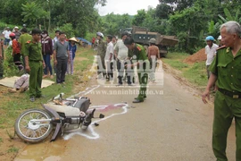 Va chạm với xe tải, chồng tử vong tại chỗ, vợ bị thương nặng