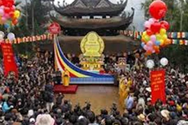 “Chùa đông, công sở vắng”