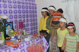 Can ngăn hàng xóm đốt xe, bị đâm chết