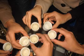 Mẹo hay giúp uống rượu... lâu say, chóng tỉnh