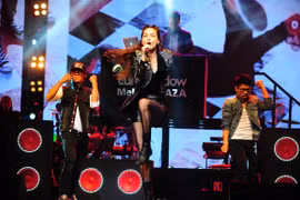 Hồ Ngọc Hà gợi cảm và bốc lửa trong liveshow tháng 12