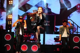 Hồ Ngọc Hà gợi cảm và bốc lửa trong liveshow tháng 12