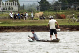 Chìm xuồng, 3 người trong một gia đình chết đuối thương tâm