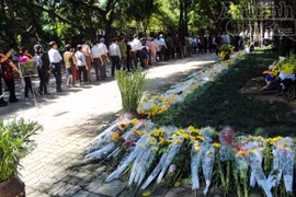 Gia đình Đại tướng quyết định không nghỉ trưa, đón khách đến viếng