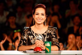 Thúy Hạnh nổi bật trên ghế nóng