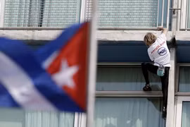 Người nhện Alain Robert lập kỷ lục mới