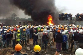 Xô xát tại nhà máy Samsung: 11 người nhập viện, hàng chục xe máy bị đốt