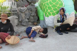 Ăn xin, bói toán bao vây cửa chùa đầu năm