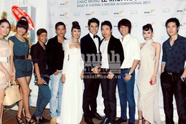 Khôi Nguyên mở tiệc mừng Á vương quốc tế 