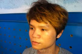 Đang ngồi xem phim, bé trai 11 tuổi vô cớ bị chém trọng thương