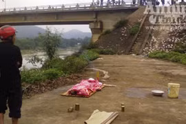 Nam sinh lớp 9 nhảy cầu tự tử