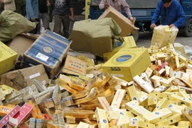 Xe khách vận chuyển gần 1.000 bao thuốc lá lậu 