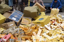 Xe khách vận chuyển gần 1.000 bao thuốc lá lậu 