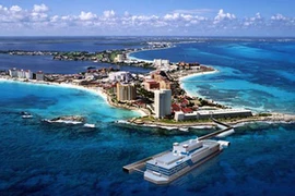 Trung Quốc xây nhà máy điện hạt nhân nổi, đưa tàu cá “khủng” xuống biển Đông