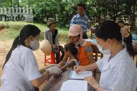 Chuyên gia Bỉ về Quảng Ngãi nghiên cứu bệnh viêm da lạ