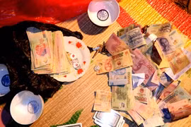 Rủ nhau lên rẫy đánh bạc "trốn" công an