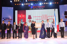 Tập đoàn Tân Á Đại Thành đón nhận Huân chương lao động hạng Nhì