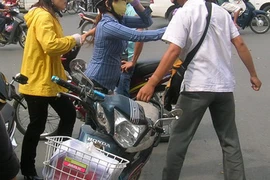 Vờ va chạm giao thông để trộm cắp