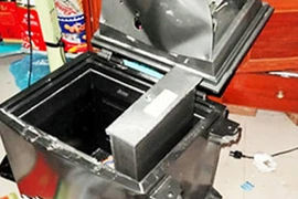 Phá két sắt, trộm toàn bộ vàng của gia chủ