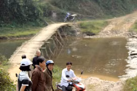 Ước mong về cây cầu thật của bản người Dao trên dẻo cao Hòa Bình