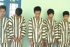 Băng cướp chuyên sử dụng súng và bình xịt hơi cay sa lưới