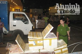 Bắt hơn 1 tấn chân gà và nội tạng động vật không rõ nguồn gốc