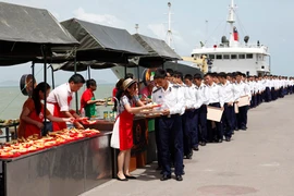 "Vua đầu bếp" hướng về biển đảo thân yêu