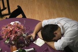 Ngộ độc rượu: Dấu hiệu nhận biết và cách xử lý