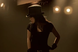 Phương Thanh gợi cảm và cá tính với "Mèo hoang"