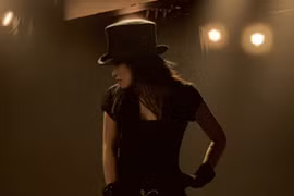 Phương Thanh gợi cảm và cá tính với "Mèo hoang"