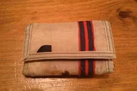 Nhận lại ví đánh rơi sau... 24 năm