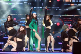 Bài hát yêu thích tháng 4: Đêm nhạc rực rỡ sắc màu