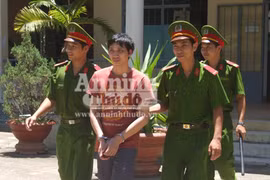 Hiếp dâm thiếu nữ bất thành quay sang hiếp dâm bé gái 11 tuổi