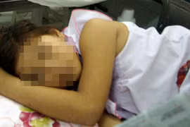 Thay nhau hãm hiếp "bạn nhậu" tuổi teen