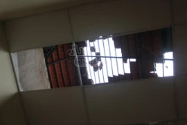 Nghi vấn máy bay hạ cánh quá sát, gây tốc mái nhà dân