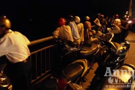 Đang tìm kiếm nữ sinh gieo mình xuống sông ở "cây cầu nuốt xác"