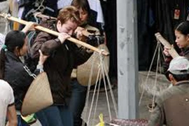 Xử lý các đối tượng đeo bám khách du lịch